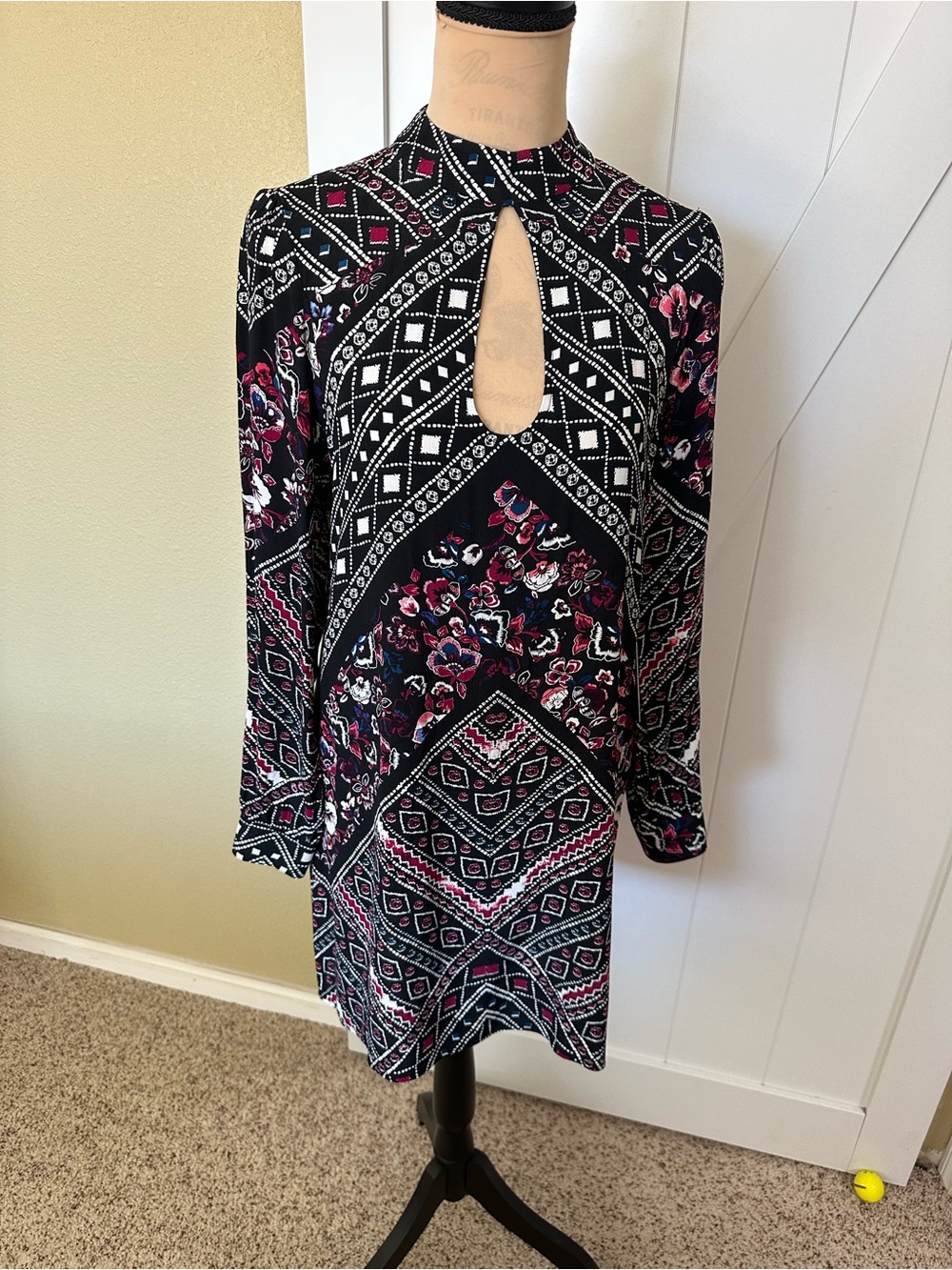 Express Black and Pink Long-Sleeve Keyhole Dress